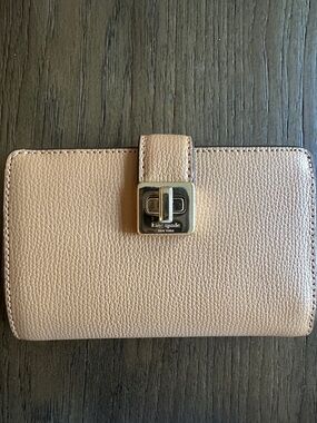 Kate Spade tan leather compact wallet with gold clasp, NWOT